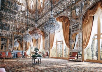 خالق شاهکار تالار آینه کیست؟