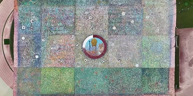 هنرمند ایرانی با بزرگترین تابلوی نقاشی تاریخ رکورد گینس را شکست