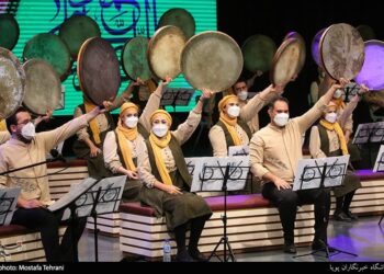 همنوازی ۵۰۰ دف نوازدر فرهنگسرای بهمن