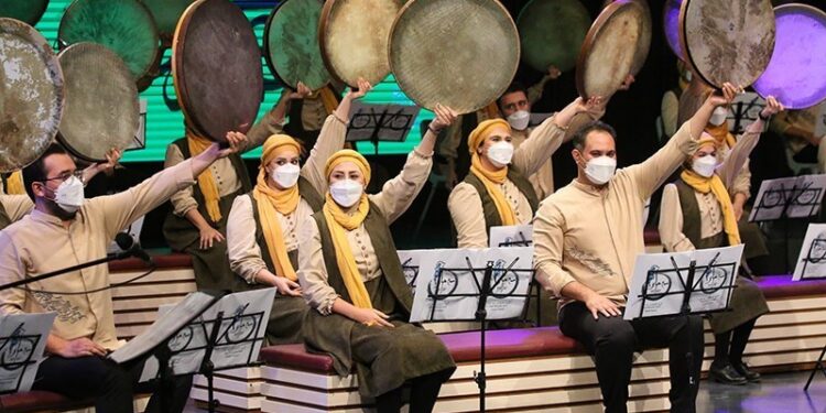 همنوازی ۵۰۰ دف نوازدر فرهنگسرای بهمن