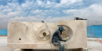 میزبانی شهر جهانی گلیم از هنرمندان ملی و بین‌المللی در نخستین سمپوزیوم مجسمه‌سازی سیرجان