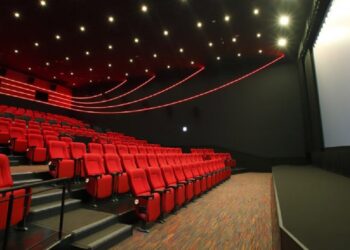 پرده اکران سینمایی