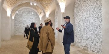 دیوارهای هشت‌ چشمه رنگ شاهنامه گرفت