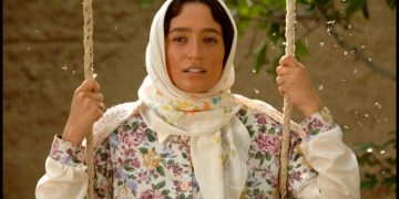 فیلم‌های آخر هفته تلویزیون؛ از «جی‌اف‌کی» و «۲۳ نفر» تا «یه حبه قند» و «بالا را نگاه نکن»